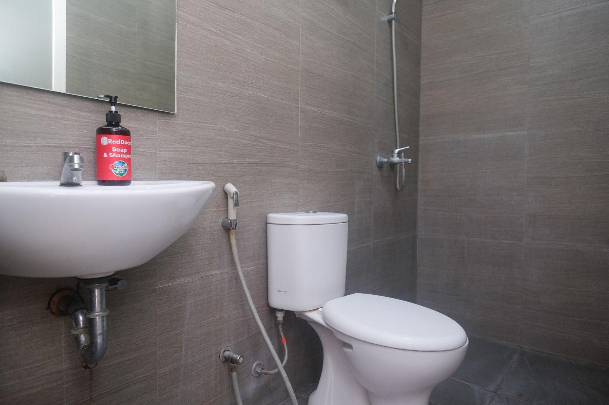 Hotel Reddoorz Syariah Near Simpang Lima Semarang Jomblang Exteriér fotografie