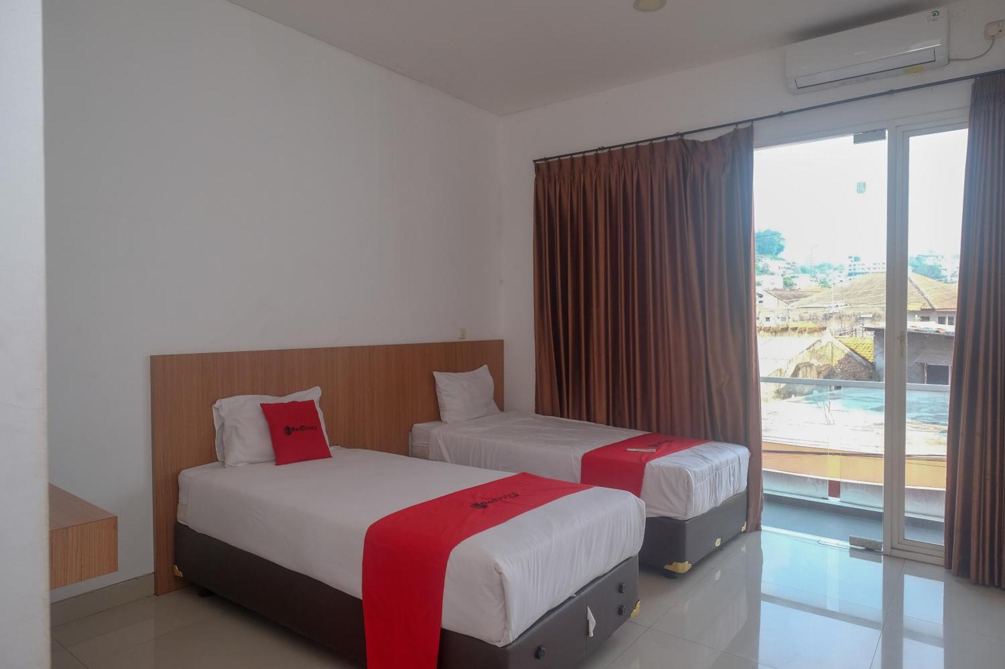 Hotel Reddoorz Syariah Near Simpang Lima Semarang Jomblang Exteriér fotografie